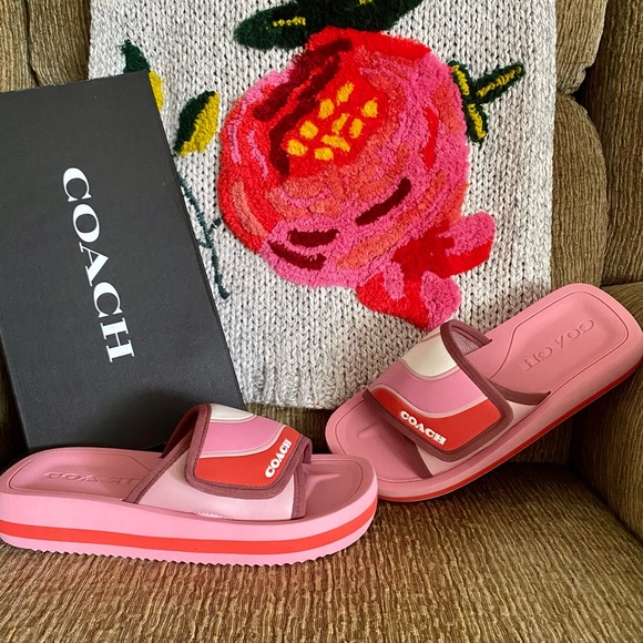 ❤️❤️SOLD❤️❤️ COACH FLIRTY FLIP FLOPS 🌸 - Picture 1 of 5